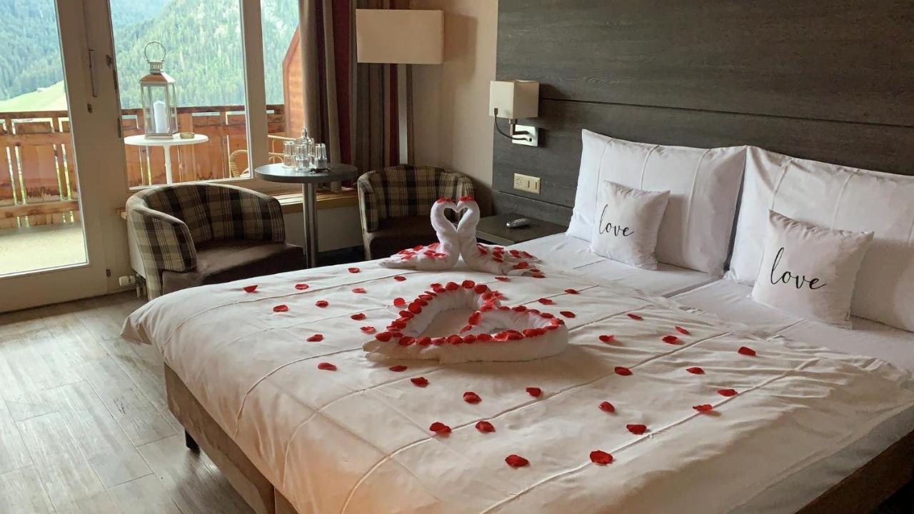 The Sun&Soul Panorama Pop-Up Hotel Solsana Saanen Esterno foto
